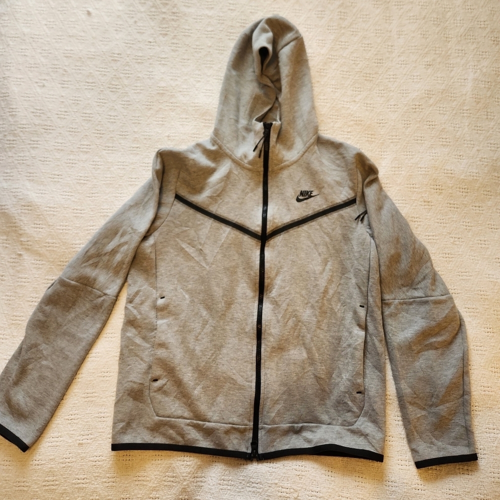 Men's Size Medium Nike Hoodie